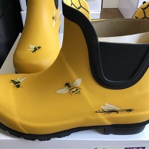 Yellow Bee Print Rain Boots